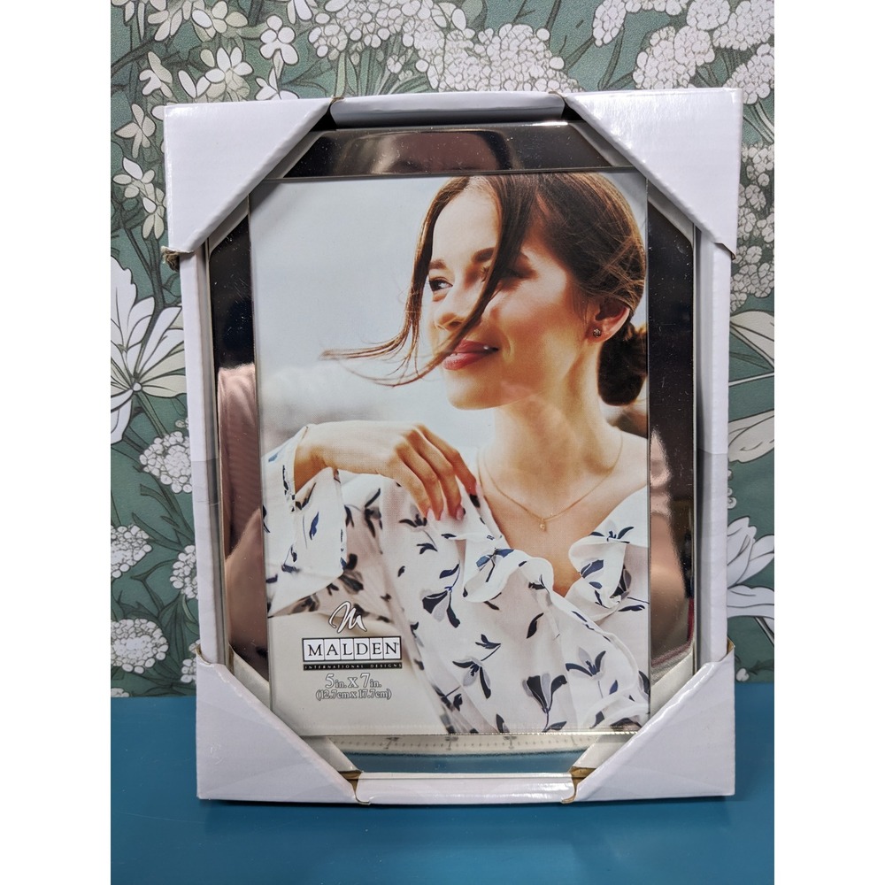 NEW Malden International Designs 5x7 Mirrored Beveled Glass Picture Frame 142-57